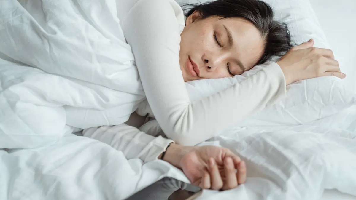 ما هو سبب النوم الكثير وأضراره؟
